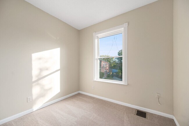 Building Photo - 4667 Hamilton Ave
