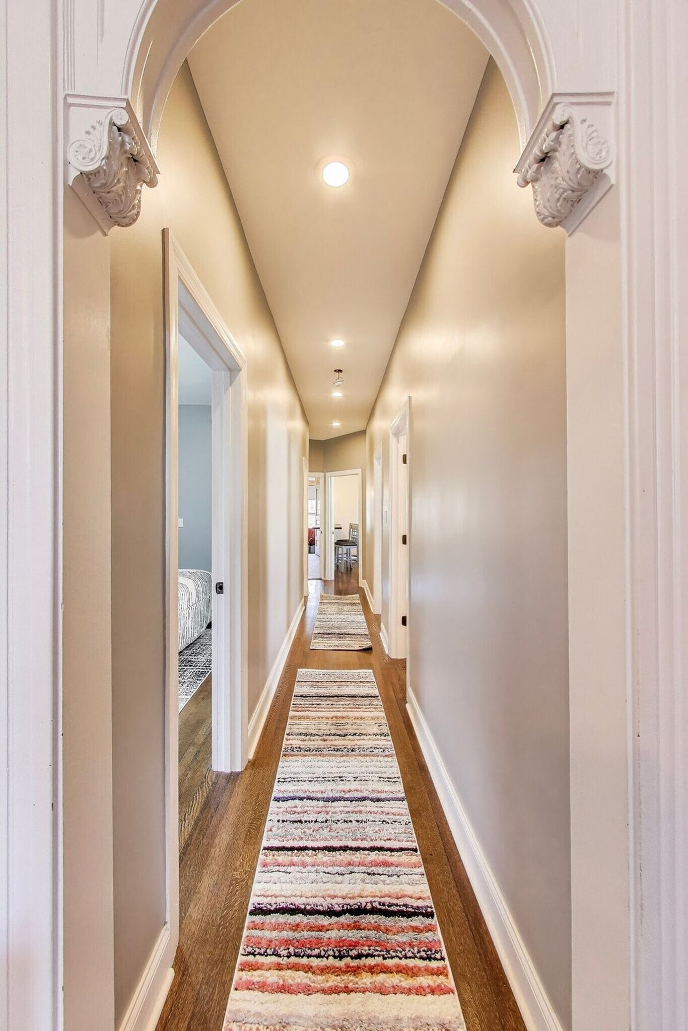 Building Photo - 1506 W Thome Ave