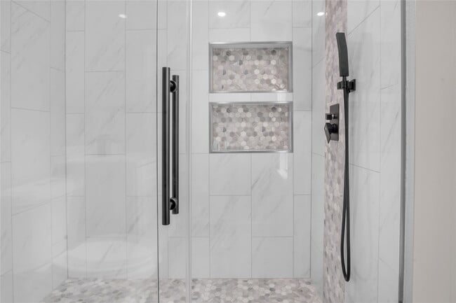 Building Photo - 614 11th St