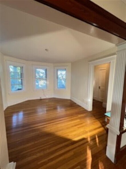 Building Photo - 42 Madison St