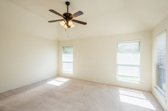 Building Photo - Beautiful 3 Bedroom 2 Bath in Whitestone R...
