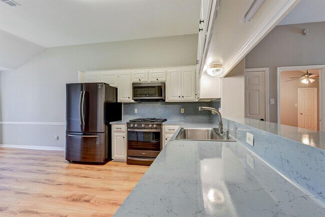 Building Photo - 3730 Sunshine Ln
