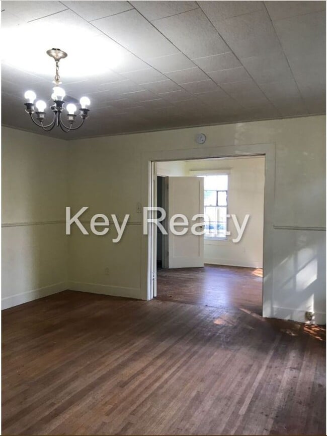 Building Photo - 112 Bentley St