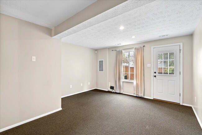 Building Photo - "Charming 2-Bed Townhouse with great upgra...