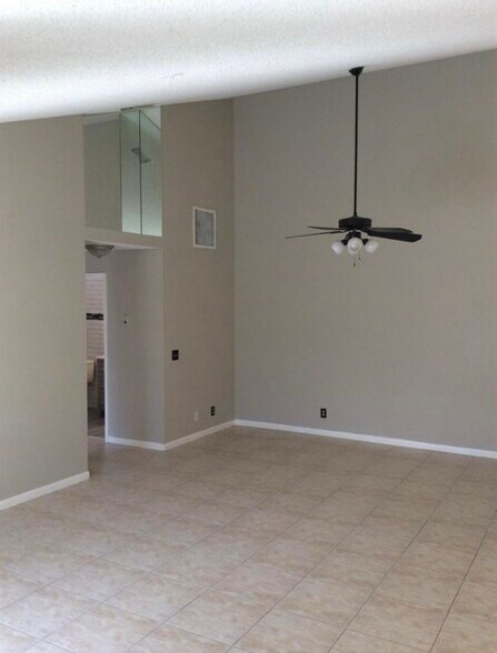 Clean and easy to maintain, tile throughout - 4383 Woodstock Dr
