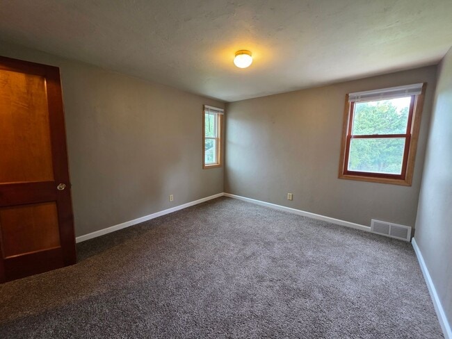 Building Photo - 1636 Edison St