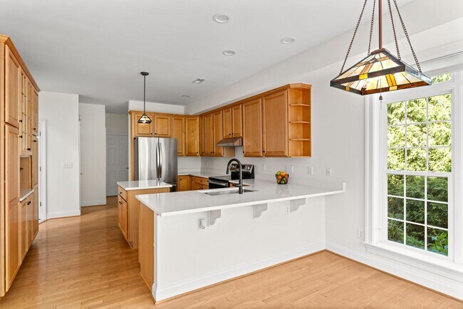 Building Photo - 4990 Lake Tree Ln