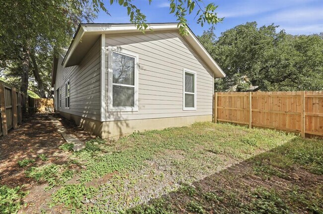 Building Photo - 2514 Howellwood Wy