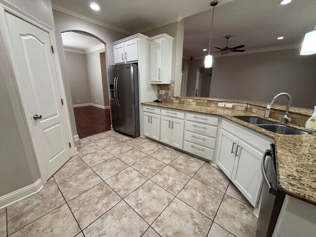 Building Photo - GATED COMMUNITY OFF SLIGO ROAD IN SOUTH BOSSIER (10 Miles from Barksdale Air Force Base)