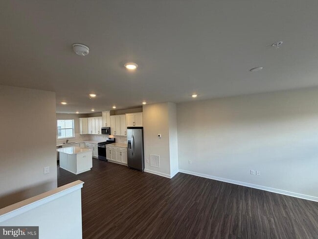 Building Photo - 33 E Front St