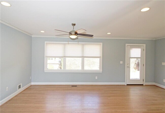 Building Photo - 1131 Milmar Dr NW