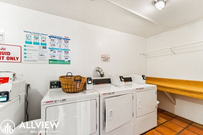 Building Photo - Coastal 1 Bed, 1 Bath Condo Available NOW ...