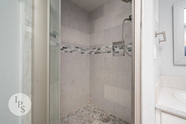 Building Photo - Northwest Fresno Home, CUSD - 4BR/2.5BA, Gated Community - Lots of Amenities