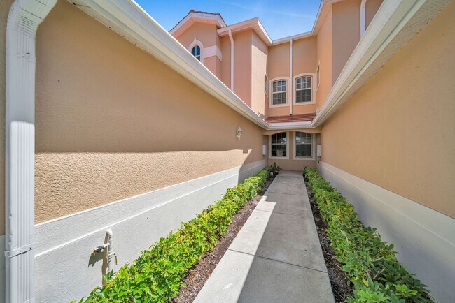 Building Photo - 13225 Silver Thorn Loop