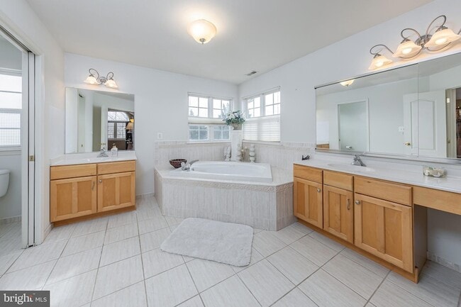 Building Photo - 10 Morning Glory Cir