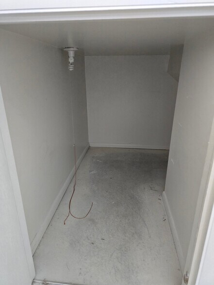 Building Photo - 941 4550 S