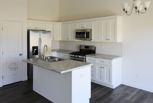 Building Photo - 1043 S Blueberry Pl