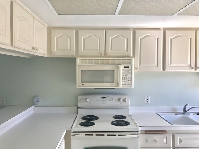Building Photo - COMING SOON! 2 Bedroom 2 Bathroom Condo in Palm Springs!