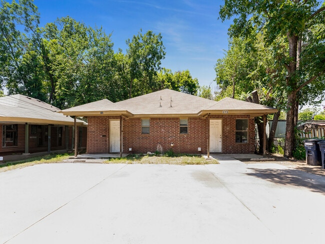 Building Photo - 313 Isbell Rd