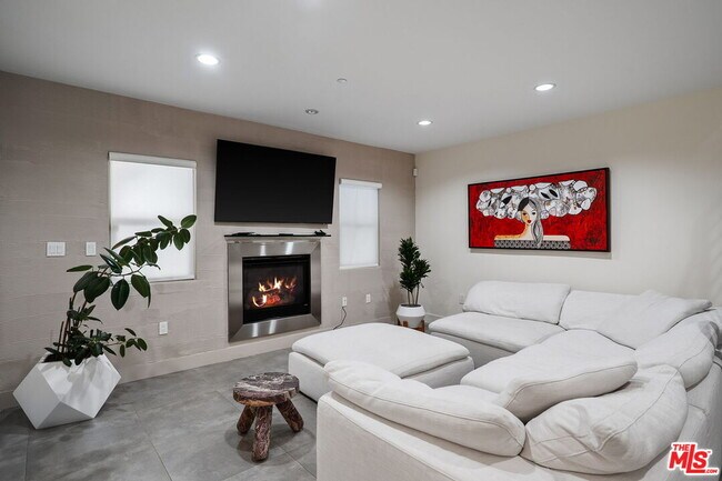 Building Photo - 11023 Fruitland Dr