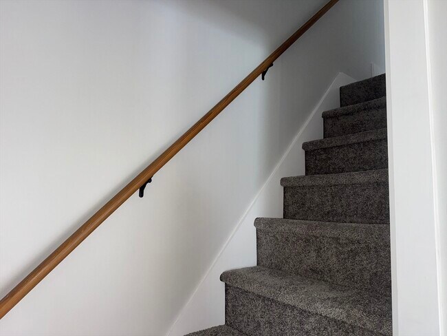 Building Photo - 25 Pine St