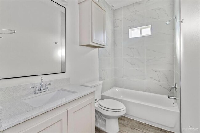 Building Photo - 1513 Shavano Dr