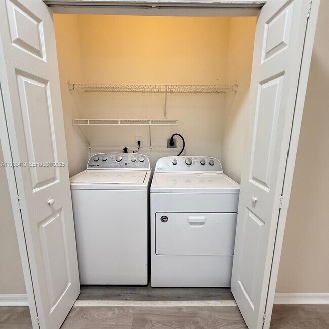 Building Photo - 16660 SW 83rd Ln