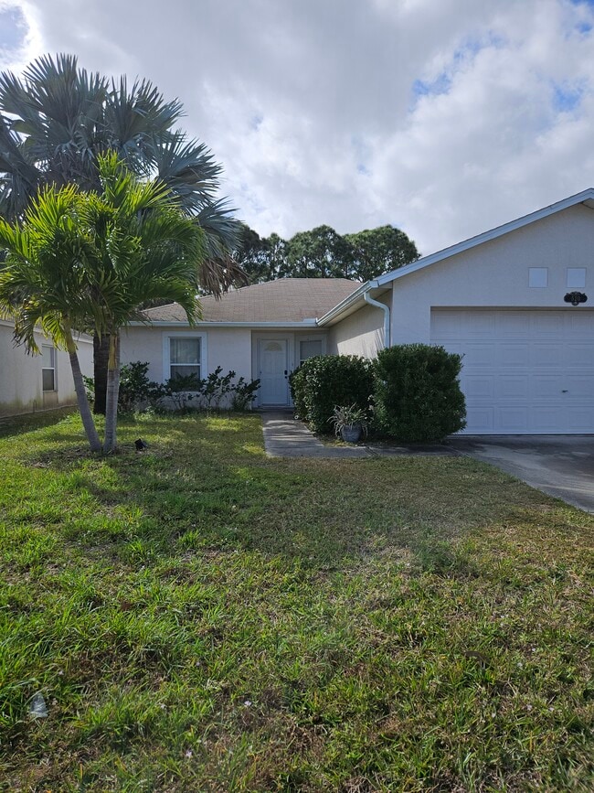 Building Photo - 520 Benton Dr