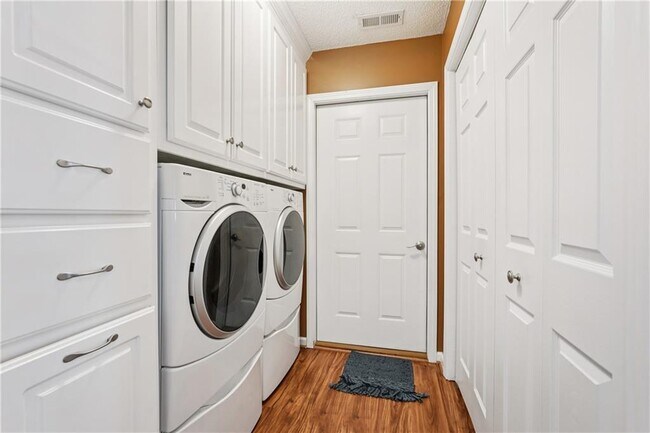 Building Photo - 3050 Orchard Ridge Cir