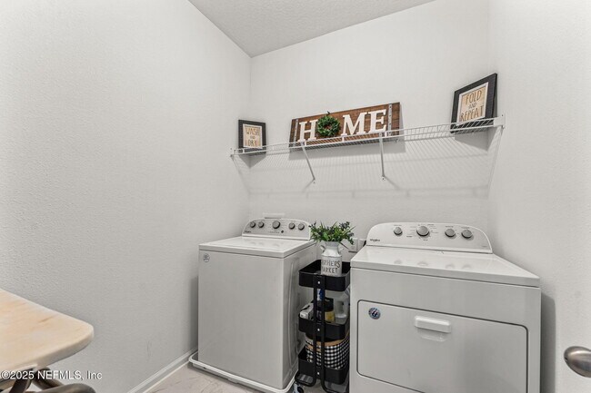 Building Photo - 535 Silver Landing Dr