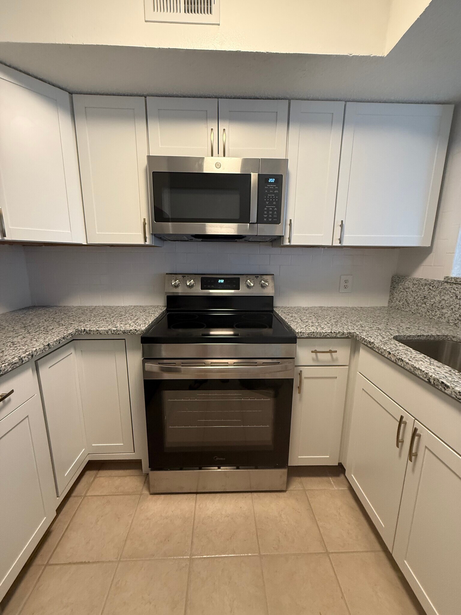 Glass top stove with microwave. - 2301 Basil Dr