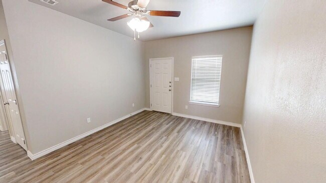 Building Photo - 2107 Wildewood Dr