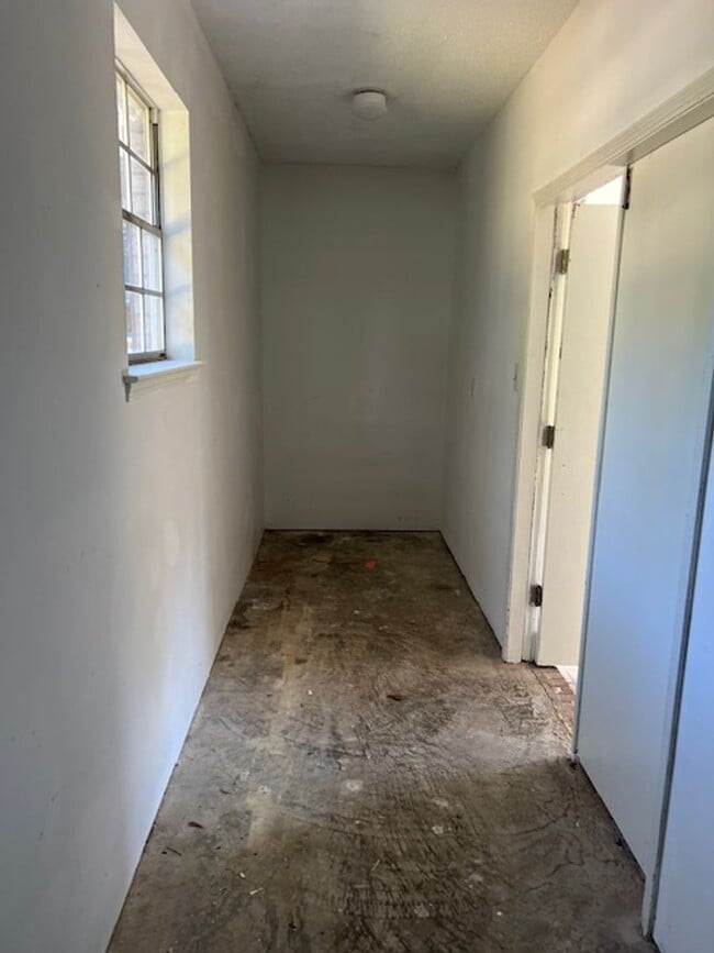 Building Photo - Corner Lot Brick Huntleigh Woods