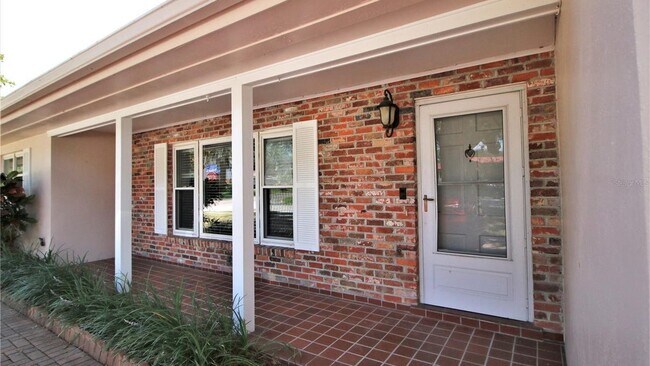Building Photo - 1001 Brookside Dr