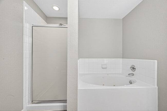 Building Photo - 15826 Kings Cypress Ln