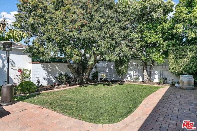 Building Photo - 7410 El Manor Ave