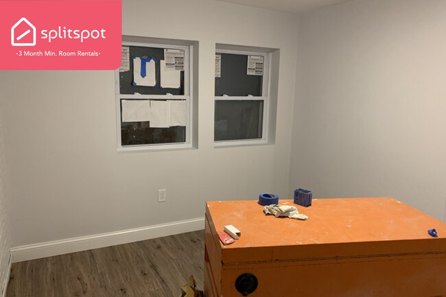 Building Photo - Private room in 3 bedroom Boston Apartment...