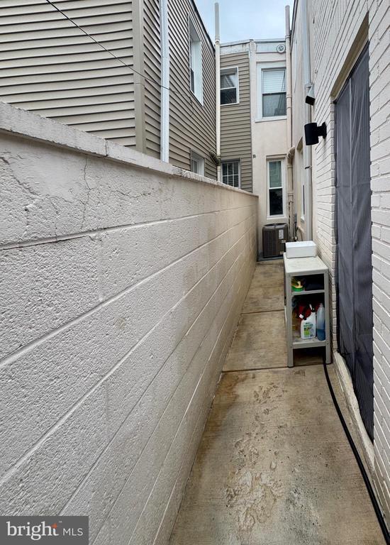Building Photo - 616 Gerritt St