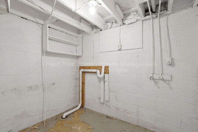 Building Photo - 973 Kelton Ave