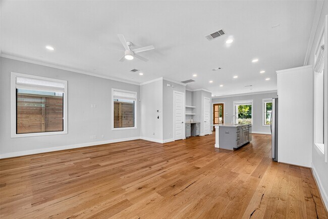 Building Photo - 935 Bunton St