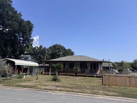 Building Photo - 6 SE Kalash Rd