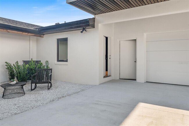 Building Photo - 870 Carver St