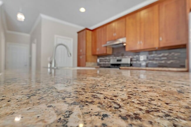 Building Photo - HENDERSON HIGHLY UPGRADED HOME!