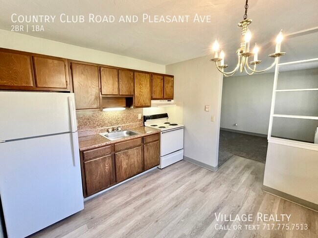 Building Photo - 605 Country Club Rd