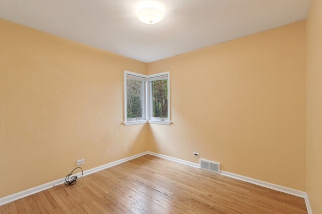Building Photo - 9225 Karlov Ave
