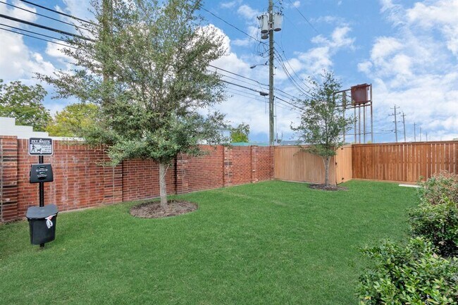 Building Photo - 716 Strawberry Pines Ct