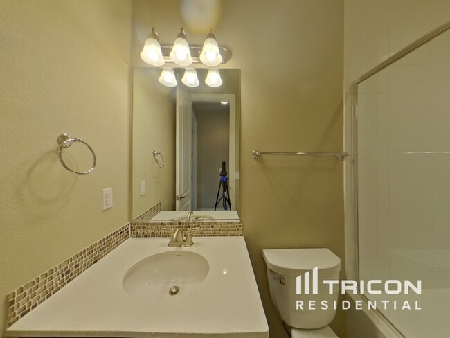 Building Photo - 7232 Rim Bluff Ln