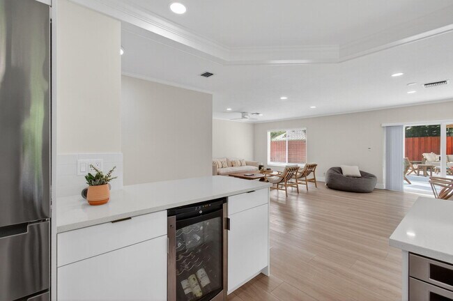 Building Photo - 802 Mallard Dr