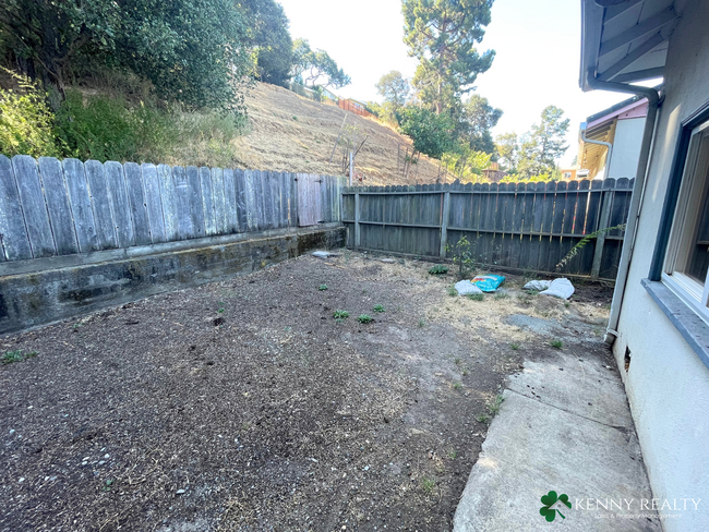 Building Photo - 3 Bedroom, 2.5 Bath Home in San Mateo near...