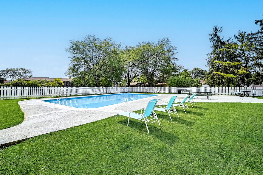 Lake Eden Apartments & Townhomes 5179 Dempster Dr Columbus OH 43228